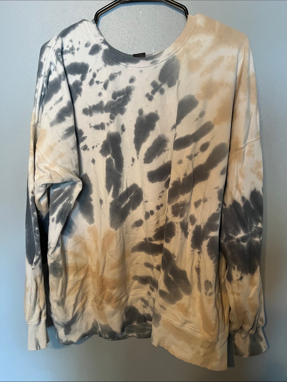 Tie-Dye Crewneck Sweater in Beige & Gray